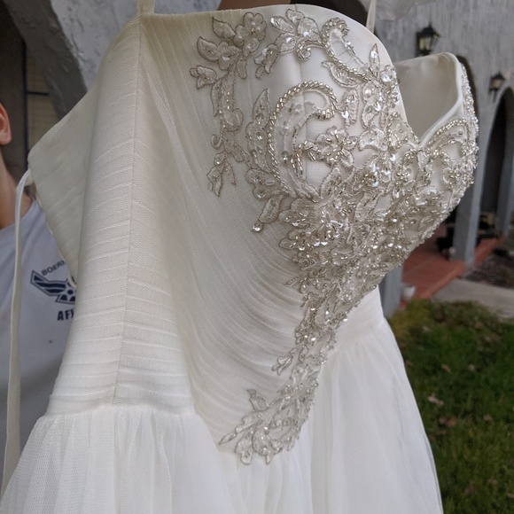Davids bridal Wedding dress - Picture 1 of 8